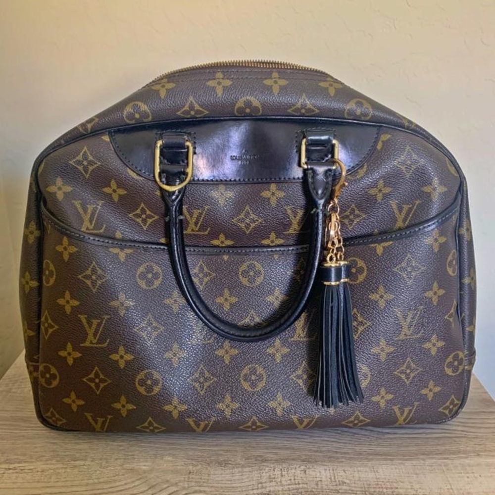 LOUIS VUITTON • DEAUVILLE